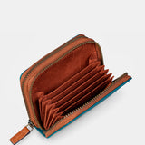 Piccola borsa da donna in pelle blu.
