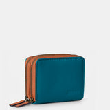 Piccola borsa da donna in pelle blu.
