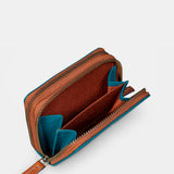 Piccola borsa da donna in pelle blu.