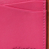 Porta carte da donna in pelle fucsia.