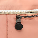 Damentasche aus recyceltem Korallengewebe.