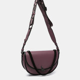 Borsa a tracolla viola a mezzaluna realizzata con materiali riciclati