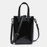 Bolso de mano de charol en negro