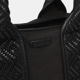 Schwarze Shopper-Tasche aus recycelten Materialien.