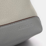 Bandolera en materiales reciclados en gris