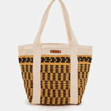 Korbtasche mit schwarzen Details