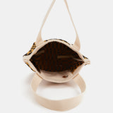 Korbtasche mit schwarzen Details