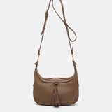 Bandolera con borla en materiales reciclados taupe