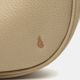 Bolso de hombro pequeño en materiales reciclados camel