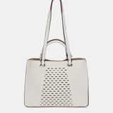 Handtasche aus recyceltem Material in Weiß mit Durchbrüchen.