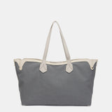 Shopper-Tasche aus grauem Recyclingmaterial.