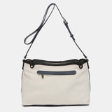 Beige Umhängetasche aus recycelten Materialien.