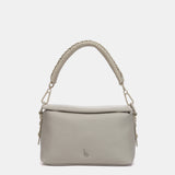 Graue Schultertasche aus recycelten Materialien.