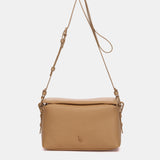 Borsa a tracolla color cammello realizzata con materiali riciclati
