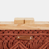Tasche aus Terrakotta-Macramé.