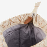Kosmetiktasche mit grauem Muster.