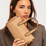 Bolso de mano en materiales reciclados camel