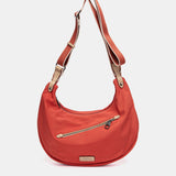 Umhängetasche aus rotem Stoff