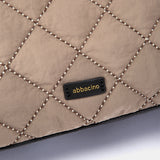 Gesteppte Handtasche in Taupe.