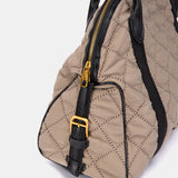 Gesteppte Handtasche in Taupe.