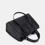 Schwarze Handtasche.