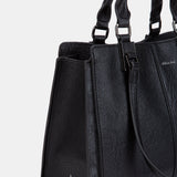 Schwarze Handtasche.