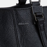 Schwarze Handtasche.