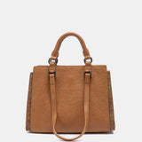 Cognacfarbene Handtasche.