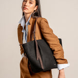 Shopper aus recyceltem Material in Schwarz.