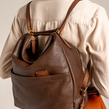 Bolso multifuncional en materiales reciclados marrón