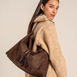 Bolso de hombro con borla marrón