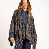 Poncho a cuadros negro