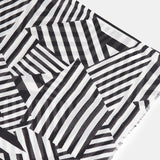 Pañuelo de lana con estampado lineal blanco y negro