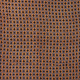 Viskoseschal mit schwarzem geometrischem Muster.