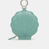 Llavero charm concha en piel turquesa