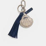 Llavero charm concha en piel azul