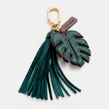 Llavero charm en piel hoja azul